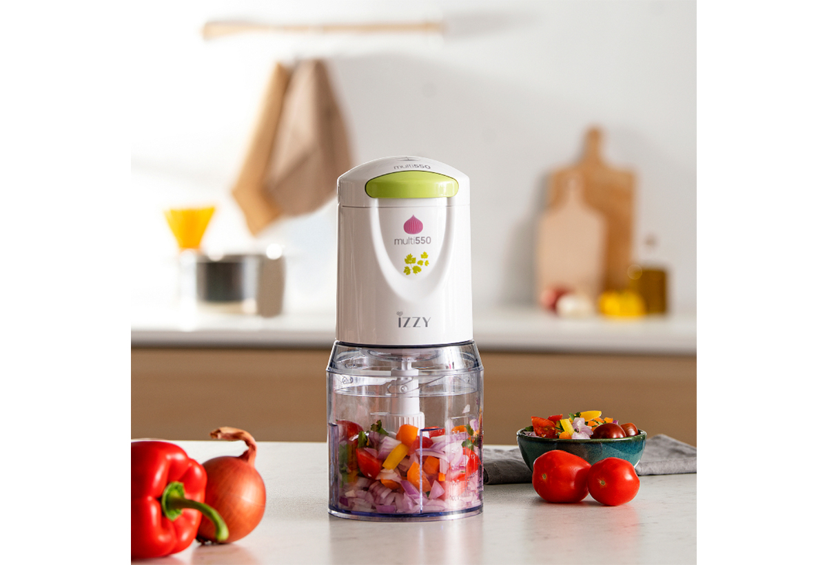 Απεικονίζετιαι ο πολυκόπτης σε μια κουζίνα 